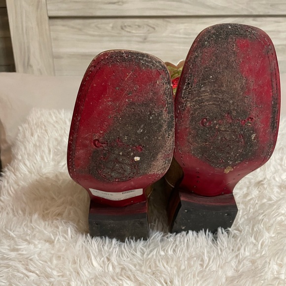 Cowgirl Boots with embroidered Roses - Picture 3 of 6